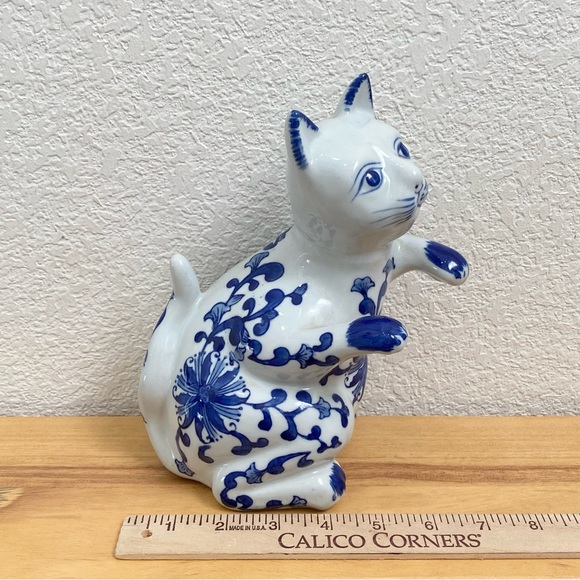 Vintage Blue & White Porcelain Cat Standing with Paws Out 8” Cat Figurine - Picture 9 of 11